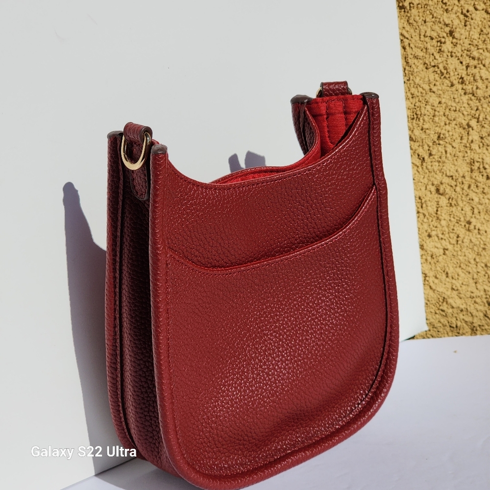 Women's Faux Pebble Leather Wine Small Two Pocket Shoulder Bag with Guiter Strap - Picture 3 of 8